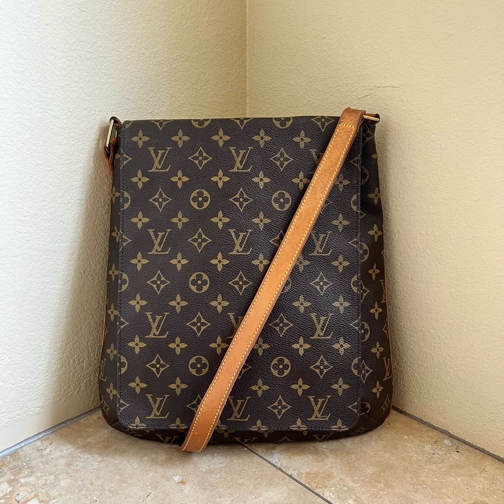 SOLD!!!!!! Louis Vuitton Musette Salsa GM Crossbody